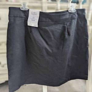 NEW Croft & Barrow women's black skorts (Size 12)